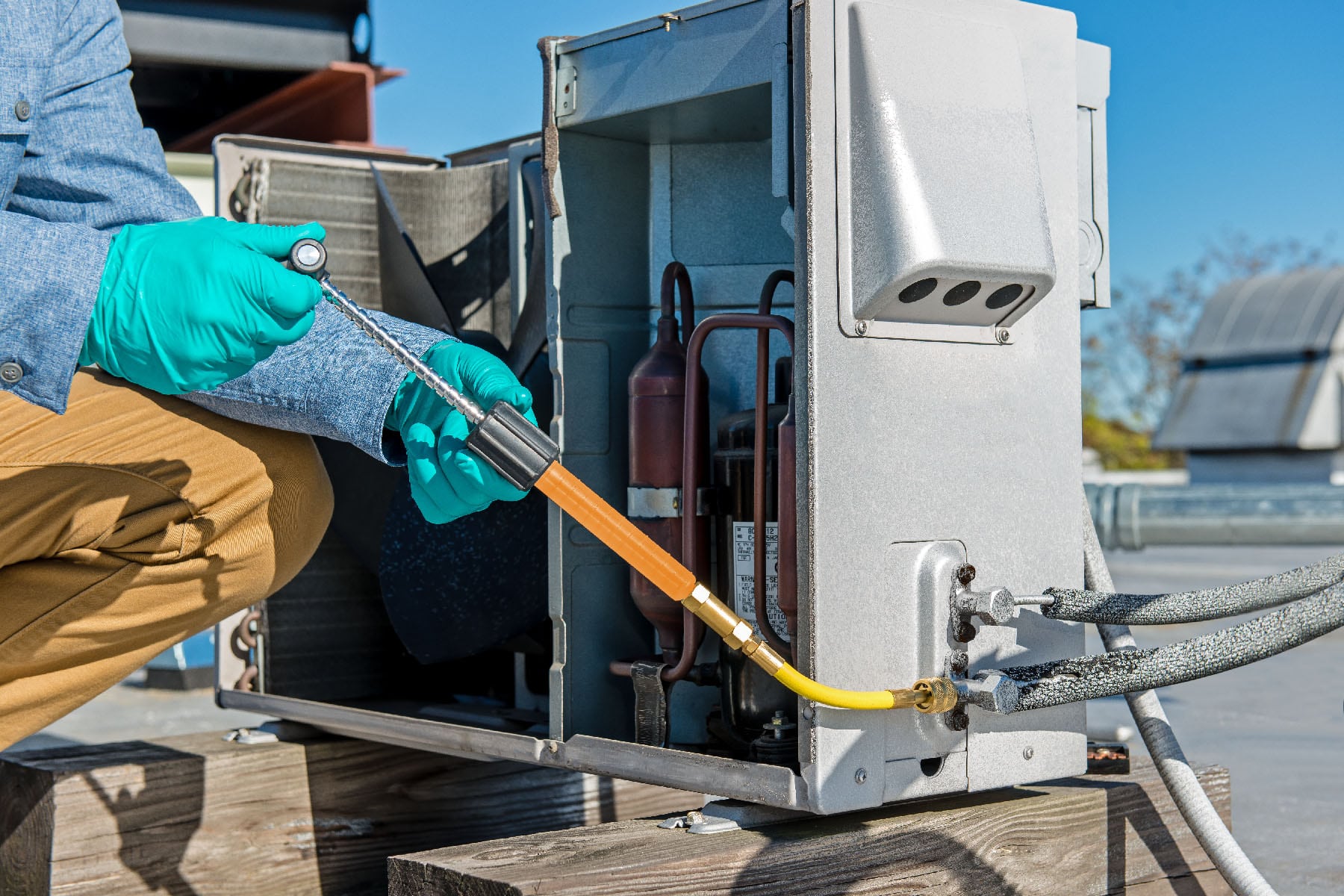 Fluorescent Leak Detection Dyes for HVAC Spectroline