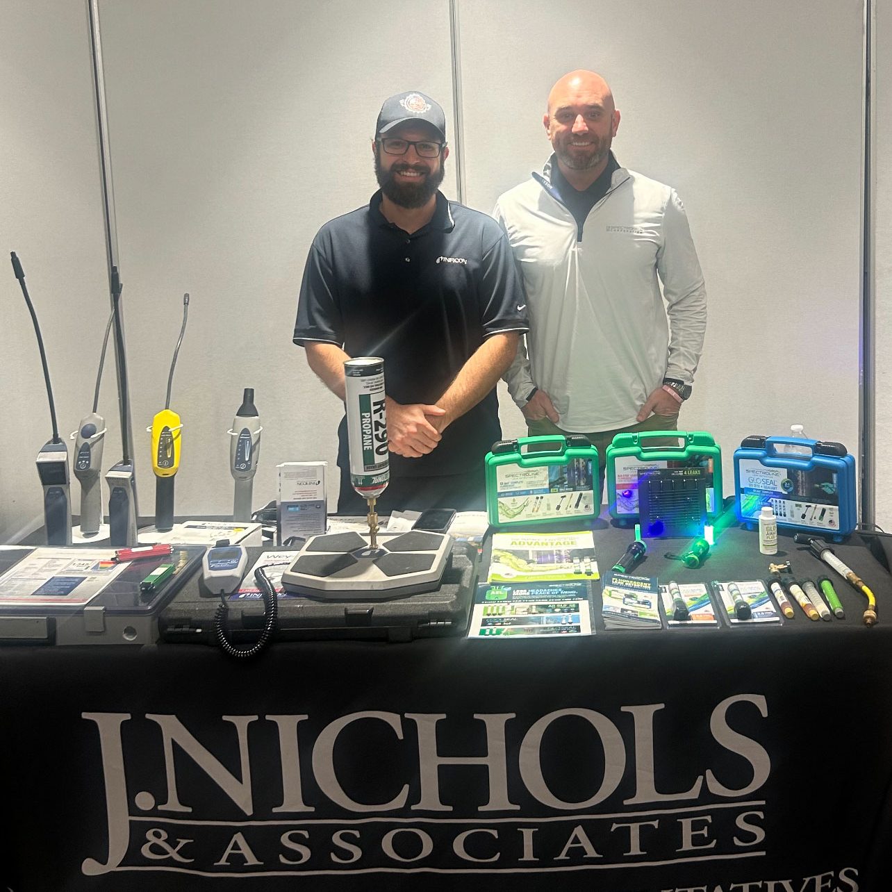 Tropic-Supply-picture2-2024 Spectroline with J.Nichols at Tropic Supply Conference 2024